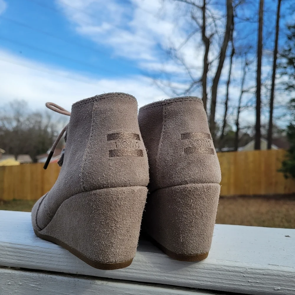 Toms Dersert Wedge Taupe Suede Shoe 6.5‎